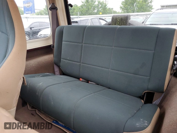 2001 Jeep Wrangler Sahara z VIN 1J4FA59SX1P305100, wystawiony jako Copart lot #58606685 z przebiegiem 76 856 mil mil oraz Czysty tytuł • Clean title. Historia ofert i sprzedaży dostępna na DreamBid. Obrazek 10.