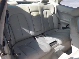 2001 Mercedes-Benz CLK 320/430 z VIN WDBLJ65GX1F164842, wystawiony jako IAAI lot #42438009 z przebiegiem Nie podano mil oraz . Historia ofert i sprzedaży dostępna na DreamBid. Obrazek 8.