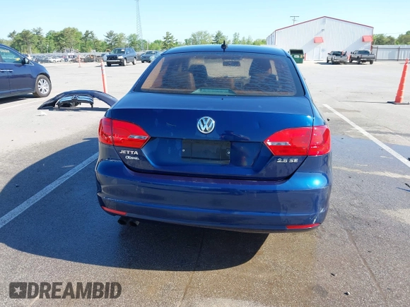 2011 Volkswagen Jetta SE with VIN 3VWDZ7AJ5BM319334, listed as a IAAI auction lot 42275321 with 111,989 mi miles and . Bid and sale history available at DreamBid. Image 16.