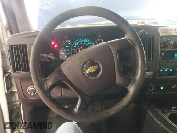 2013 Chevrolet Express Cargo z VIN 1GCSGAFX0D1138233, wystawiony jako IAAI lot #42511852 z przebiegiem 102 319 mil mil oraz . Historia ofert i sprzedaży dostępna na DreamBid. Obrazek 8.