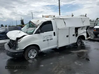 2015 Chevrolet Express Commercial z VIN 1GB0G2CG5F1136423, wystawiony jako Copart lot #52508645 z przebiegiem 122 374 mil mil oraz Szkoda całkowita • Salvage title. Historia ofert i sprzedaży dostępna na DreamBid. Obrazek 1.