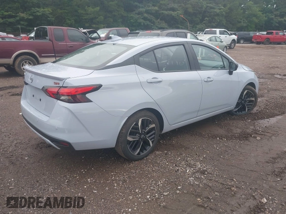 2024 Nissan Versa SR z VIN 3N1CN8FV2RL910073, wystawiony jako IAAI lot #42509343 z przebiegiem 28 837 mil mil oraz . Historia ofert i sprzedaży dostępna na DreamBid. Obrazek 4.