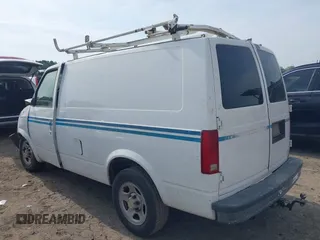 2005 Chevrolet Astro Cargo with VIN 1GCDM19X75B113130, listed as a IAAI auction lot 42027938 with Not Provided miles. Bid and sale history available at carsss.com. Image 3.
