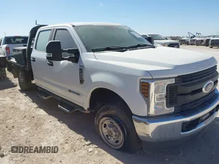 2019 Ford F-250 z VIN 1FD7W2BT6KEF53107, wystawiony jako IAAI lot #41847752 z przebiegiem 131 724 mil mil oraz . Historia ofert i sprzedaży dostępna na DreamBid. Obrazek 1.