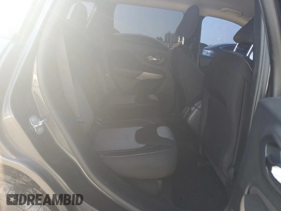 2017 Jeep Cherokee Altitude z VIN 1C4PJLAS2HW662541, wystawiony jako Copart lot #56502885 z przebiegiem 140 835 mil mil oraz Szkoda całkowita • Salvage title. Historia ofert i sprzedaży dostępna na DreamBid. Obrazek 11.
