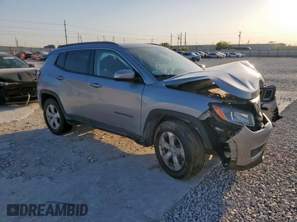 2018 Jeep Compass Latitude z VIN 3C4NJDBB7JT401817, wystawiony jako Copart lot #52244815 z przebiegiem 94 858 mil mil oraz Szkody całkowita. Historia ofert i sprzedaży dostępna na DreamBid. Obrazek 4.