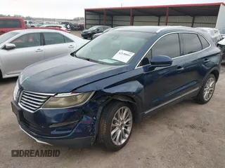 2015 Lincoln MKC z VIN 5LMCJ1A92FUJ36590, wystawiony jako IAAI lot #42130054 z przebiegiem 121 681 mil mil oraz . Historia ofert i sprzedaży dostępna na DreamBid. Obrazek 2.