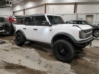 2022 Ford Bronco with VIN 1FMEE5DP2NLB30441, listed as a Copart auction lot 45985755 with 39,241 mi miles and Salvage Title. Bid and sale history available at DreamBid. Image 4.