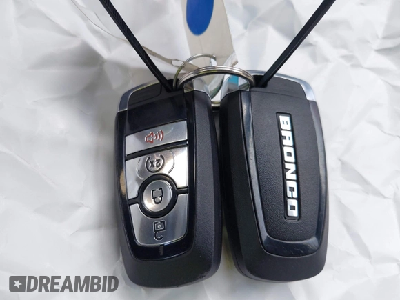 2023 Ford Bronco z VIN 1FMEE5DP8PLA91454, wystawiony jako IAAI lot #42805631 z przebiegiem 49 354 mil mil oraz . Historia ofert i sprzedaży dostępna na DreamBid. Obrazek 11.