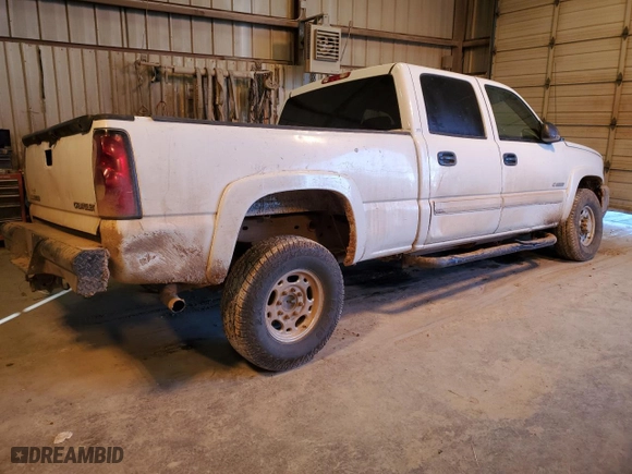 2004 Chevrolet Silverado 2500 Crew Cab LS with VIN 1GCGC23U54F198285, listed as a Copart auction lot 42118685 with 138,664 mi miles and Salvage Title. Bid and sale history available at carsss.com. Image 3.