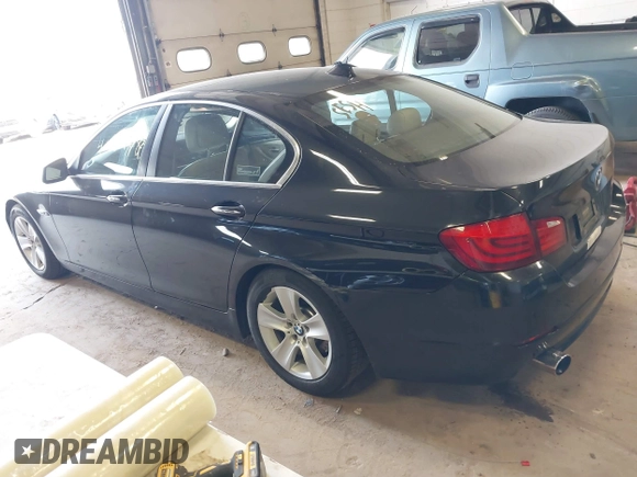 2011 BMW 5 Series 528i with VIN WBAFR1C50BC736884, listed as a IAAI auction lot 41834787 with 284,117 mi miles and . Bid and sale history available at carsss.com. Image 3.