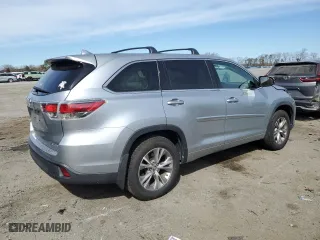 2016 Toyota Highlander LE with VIN 5TDBKRFH4GS285510, listed as a Copart auction lot 48464045 with 106,744 mi miles and Salvage Title. Bid and sale history available at carsss.com. Image 3.