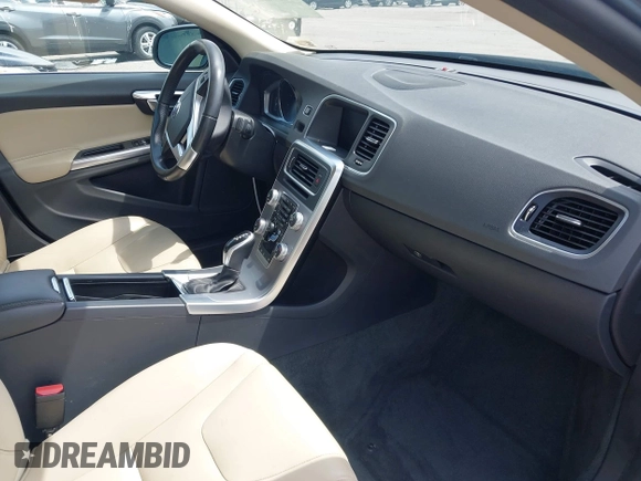 2017 Volvo S60 Inscription z VIN LYV402TK5HB196218, wystawiony jako IAAI lot #42330936 z przebiegiem 111 608 mil mil oraz . Historia ofert i sprzedaży dostępna na DreamBid. Obrazek 5.