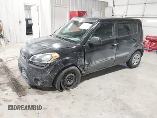2013 Kia Soul with VIN KNDJT2A58D7773703, listed as a IAAI auction lot 41628420 with 100,301 mi miles. Bid and sale history available at carsss.com. Image 2.