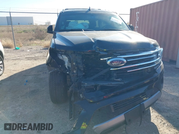 2019 Ford Expedition XLT with VIN 1FMJU1HT3KEA73359, listed as a IAAI auction lot 40979883 with 75,295 mi miles. Bid and sale history available at carsss.com. Image 6.