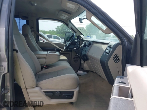 2008 Ford Super Duty F-250 SRW XL with VIN 1FTSW21R18ED60117, listed as a IAAI auction lot 42072677 with 334,421 mi miles. Bid and sale history available at carsss.com. Image 5.