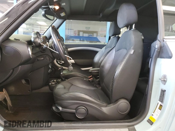 2012 MINI Convertible S с VIN WMWZP3C55CT249664, выставлен на аукционе Copart как лот 63120145 с пробегом 59 197 миль миль и Списание • Salvage title. История ставок и продаж доступна на DreamBid. Изображение 7.