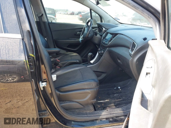 2020 Chevrolet Trax LT with VIN KL7CJLSB0LB083753, listed as a IAAI auction lot 42009840 with 101,220 mi miles. Bid and sale history available at carsss.com. Image 5.
