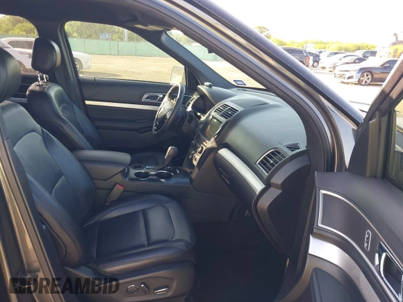 2017 Ford Explorer XLT z VIN 1FM5K7D8XHGC54063, wystawiony jako IAAI lot #42076830 z przebiegiem 115 686 mil mil oraz . Historia ofert i sprzedaży dostępna na DreamBid. Obrazek 5.