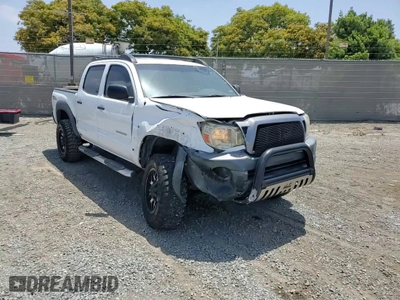 2010 Toyota Tacoma with VIN 3TMLU4EN6AM041048, listed as a Copart auction lot 61290985 with 199,384 mi miles and Salvage title. Bid and sale history available at DreamBid. Image 13.