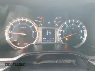 2014 Toyota 4Runner SR5 z VIN JTEZU5JR7E5082417, wystawiony jako Copart lot #56503895 z przebiegiem 256 355 mil mil oraz Szkoda całkowita • Salvage title. Historia ofert i sprzedaży dostępna na DreamBid. Obrazek 9.