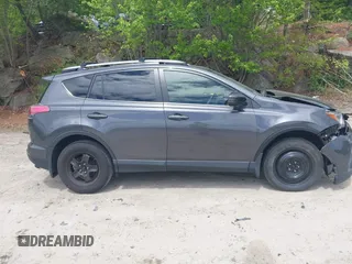 2018 Toyota RAV4 LE z VIN JTMBFREV9JJ742196, wystawiony jako IAAI lot #42242296 z przebiegiem 97 479 mil mil oraz . Historia ofert i sprzedaży dostępna na DreamBid. Obrazek 13.