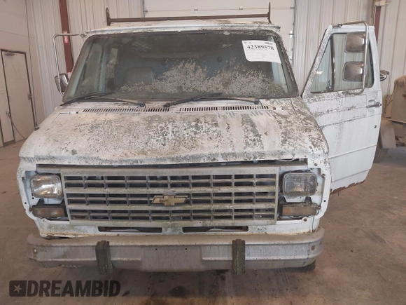 1992 Chevrolet Chevy Van z VIN 2GCEG25Z3N4144138, wystawiony jako IAAI lot #42389578 z przebiegiem 129 513 mil mil oraz . Historia ofert i sprzedaży dostępna na DreamBid. Obrazek 6.