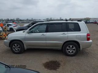 2005 Toyota Highlander z VIN JTEEP21A050123515, wystawiony jako IAAI lot #42262337 z przebiegiem 215 443 mil mil oraz . Historia ofert i sprzedaży dostępna na DreamBid. Obrazek 15.