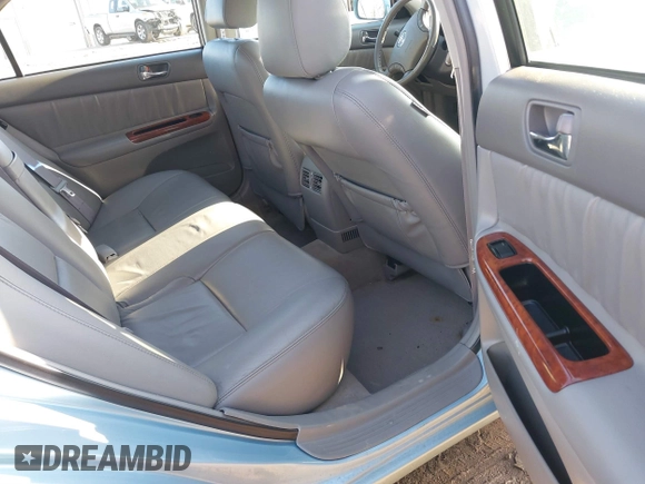 2006 Toyota Camry LE z VIN 4T1BF30K46U621829, wystawiony jako IAAI lot #41068239 z przebiegiem 96 942 mil mil oraz . Historia ofert i sprzedaży dostępna na DreamBid. Obrazek 8.