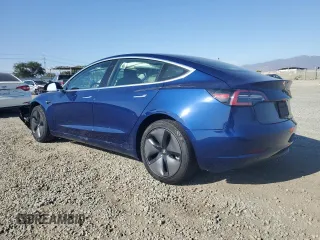 2019 Tesla Model 3 Mid Range z VIN 5YJ3E1EAXKF299345, wystawiony jako Copart lot #58335555 z przebiegiem 69 372 mil mil oraz Szkody całkowita. Historia ofert i sprzedaży dostępna na DreamBid. Obrazek 2.