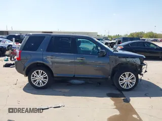 2010 Land Rover LR2 HSE z VIN SALFR2BN4AH180051, wystawiony jako IAAI lot #41830326 z przebiegiem 219 727 mil mil oraz . Historia ofert i sprzedaży dostępna na DreamBid. Obrazek 14.