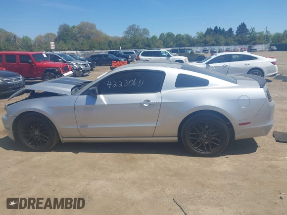 2014 Ford Mustang V6 z VIN 1ZVBP8AM4E5202464, wystawiony jako IAAI lot #42230631 z przebiegiem 171 523 mil mil oraz . Historia ofert i sprzedaży dostępna na DreamBid. Obrazek 14.