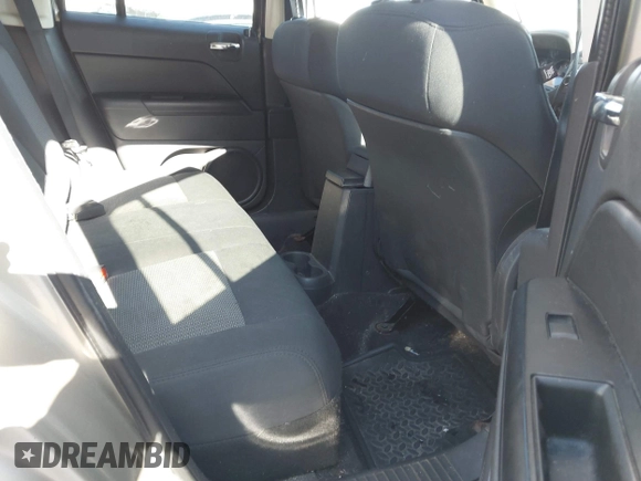 2009 Jeep Patriot Sport with VIN 1J4FT28B59D195435, listed as a IAAI auction lot 40758450 with 130,728 mi miles. Bid and sale history available at carsss.com. Image 8.