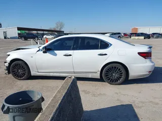 2015 Lexus LS with VIN JTHBL5EF5F5135527, listed as a IAAI auction lot 41361235 with 196,487 mi miles. Bid and sale history available at carsss.com. Image 15.