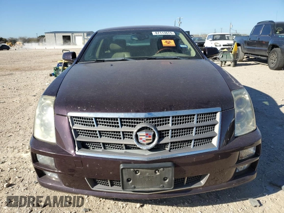 2009 Cadillac STS RWD z VIN 1G6DW67V090167639, wystawiony jako Copart lot #87113674 z przebiegiem 121 498 mil mil oraz Czysty tytuł • Clean title. Historia ofert i sprzedaży dostępna na DreamBid. Obrazek 5.