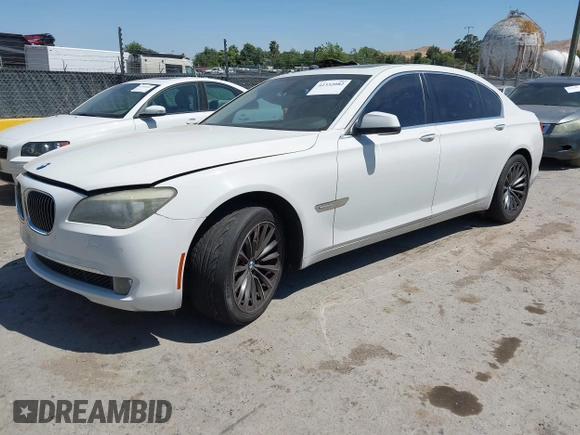 2012 BMW 7 Series 750Li z VIN WBAKB8C52CC963233, wystawiony jako IAAI lot #42332082 z przebiegiem 150 319 mil mil oraz . Historia ofert i sprzedaży dostępna na DreamBid. Obrazek 2.