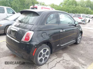 2015 FIAT 500e z VIN 3C3CFFGE4FT689654, wystawiony jako IAAI lot #42199588 z przebiegiem 20 681 mil mil oraz . Historia ofert i sprzedaży dostępna na DreamBid. Obrazek 4.