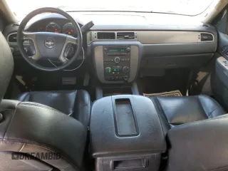 2013 Chevrolet Silverado 3500HD LTZ z VIN 1GC4K1C85DF245818, wystawiony jako Copart lot #56133955 z przebiegiem 288 943 mil mil oraz Tytuł czysty. Historia ofert i sprzedaży dostępna na DreamBid. Obrazek 8.