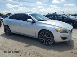 2012 Volvo S60 T5 z VIN YV1622FSXC2036628, wystawiony jako Copart lot #55798105 z przebiegiem 146 719 mil mil oraz Szkoda całkowita • Salvage title. Historia ofert i sprzedaży dostępna na DreamBid. Obrazek 4.
