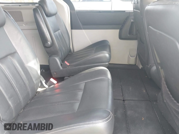 2010 Chrysler Town & Country Touring z VIN 2A4RR5D11AR281580, wystawiony jako IAAI lot #42149338 z przebiegiem 184 285 mil mil oraz . Historia ofert i sprzedaży dostępna na DreamBid. Obrazek 8.