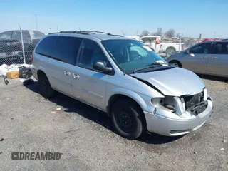 2005 Chrysler Town & Country LX with VIN 2C4GP44R55R228020, listed as a IAAI auction lot 41684981 with 146,255 mi miles. Bid and sale history available at carsss.com. Image 1.