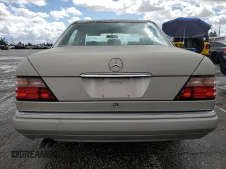 1995 Mercedes-Benz E Class with VIN WDBEA32E0SC249878, listed as a Copart auction lot 48999315 with 191,503 mi miles and Clean Title. Bid and sale history available at carsss.com. Image 6.