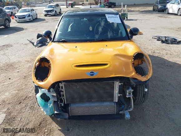 2015 MINI Cooper Hardtop 4 Door S with VIN WMWXU3C51F2B57061, listed as a IAAI auction lot 41691431 with 66,406 mi miles. Bid and sale history available at carsss.com. Image 13.