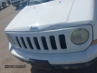 2012 Jeep Patriot Sport with VIN 1C4NJRBBXCD576424, listed as a IAAI auction lot 41823663 with 194,765 mi miles and . Bid and sale history available at carsss.com. Image 6.