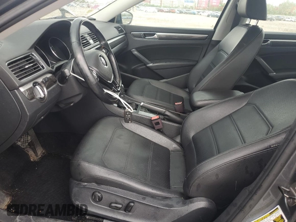 2017 Volkswagen Passat SE z VIN 1VWGT7A3XHC053786, wystawiony jako Copart lot #55421435 z przebiegiem 90 878 mil mil oraz Szkoda całkowita • Salvage title. Historia ofert i sprzedaży dostępna na DreamBid. Obrazek 7.