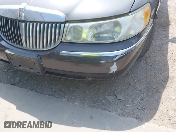 2001 Lincoln Town Car Signature z VIN 1LNHM82W11Y695417, wystawiony jako IAAI lot #42041548 z przebiegiem 117 392 mil mil oraz . Historia ofert i sprzedaży dostępna na DreamBid. Obrazek 12.