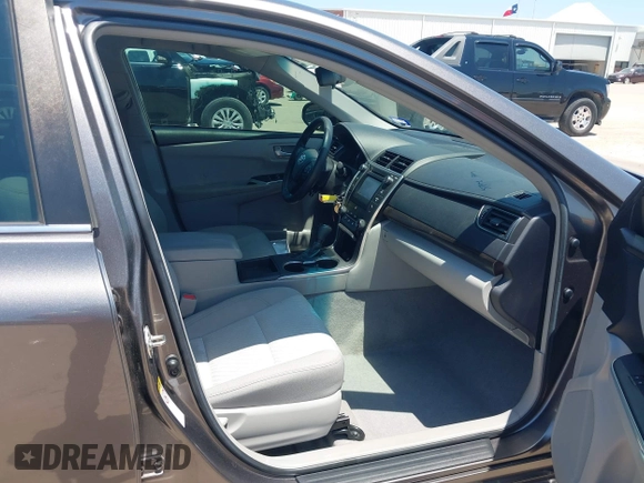 2017 Toyota Camry XLE with VIN 4T1BF1FK9HU734223, listed as a IAAI auction lot 39601554 with 61,147 mi miles. Bid and sale history available at carsss.com. Image 5.