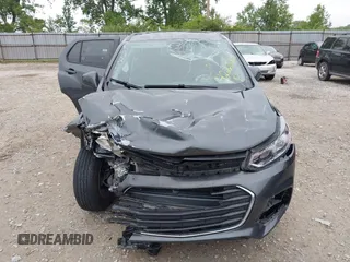 2020 Chevrolet Trax LS z VIN 3GNCJKSB3LL169352, wystawiony jako IAAI lot #42265216 z przebiegiem 19 926 mil mil oraz . Historia ofert i sprzedaży dostępna na DreamBid. Obrazek 6.