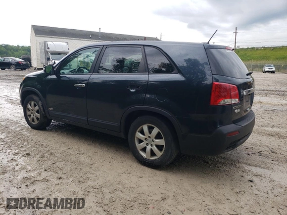 2012 Kia Sorento LX z VIN 5XYKTDA6XCG231139, wystawiony jako Copart lot #60020885 z przebiegiem 228 037 mil mil oraz Czysty tytuł • Clean title. Historia ofert i sprzedaży dostępna na DreamBid. Obrazek 2.