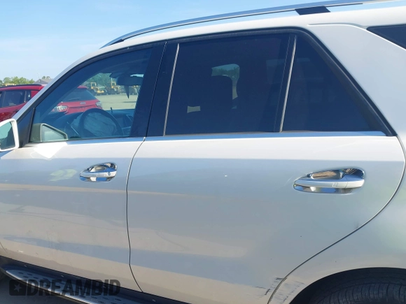 2015 Mercedes-Benz M 350 with VIN 4JGDA5HB4FA577677, listed as a IAAI auction lot 42518630 with 237,779 mi miles and . Bid and sale history available at DreamBid. Image 15.